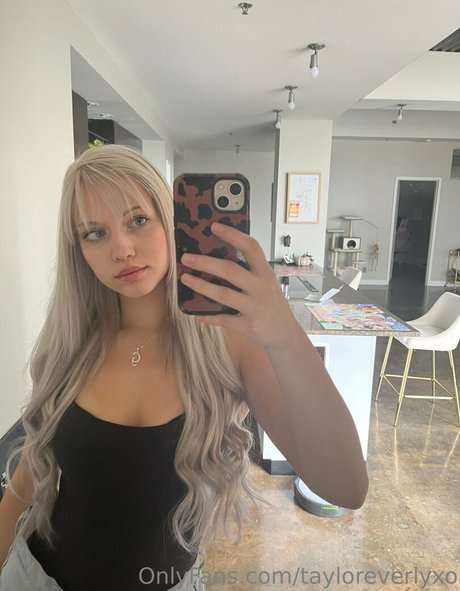 tayloreverlyxo model nude pics