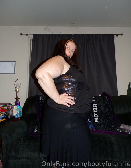 bootyfulannie model naked picture