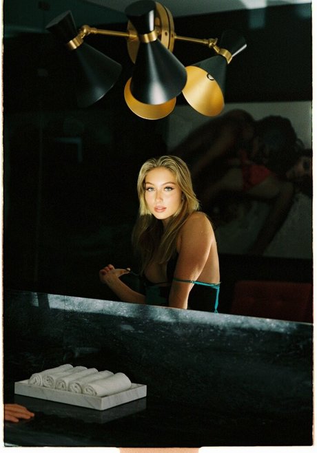 Helois Huthart model erotic img