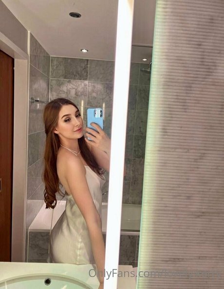 llitalola adult model picture