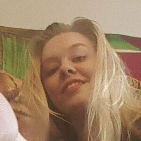 sativaskies erotic actress photos