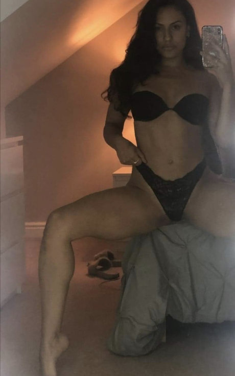 Chantelle Winter star erotic pics