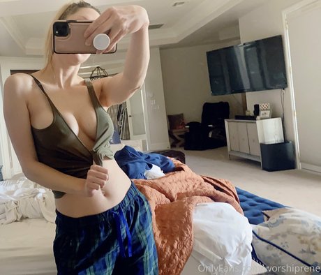 worshiprene pretty model img