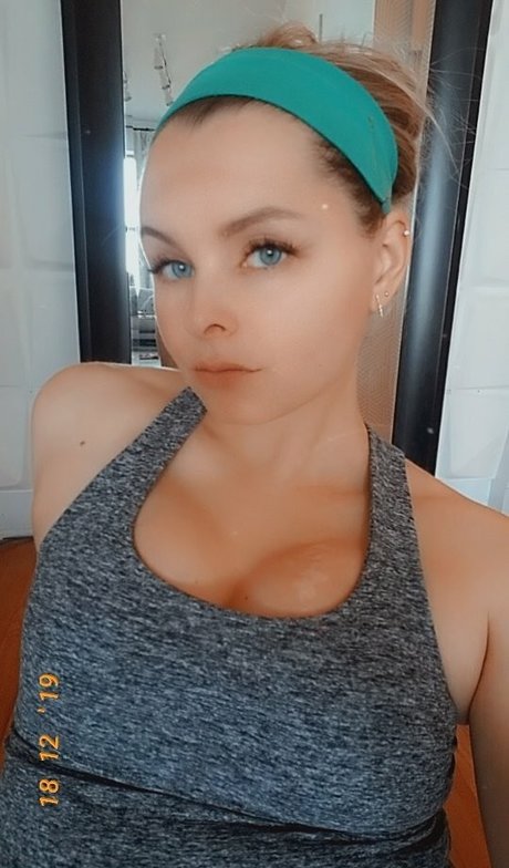 Goddess Rainn model free pictures