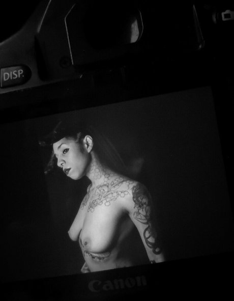 razorredd erotic model photo