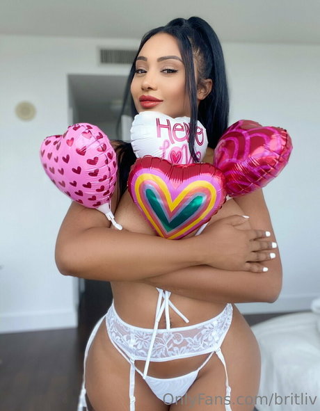 britliv nudes model image