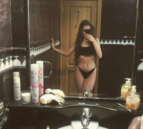 Elise Clayton sex model gallery