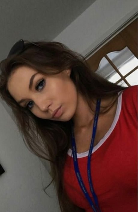 Elise Clayton model adult image