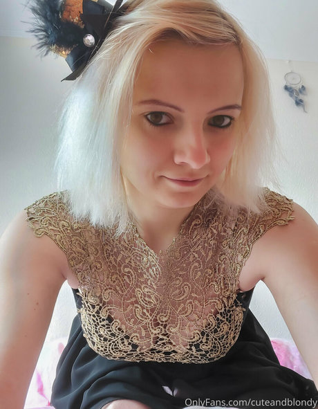 cuteandblondy star naked image