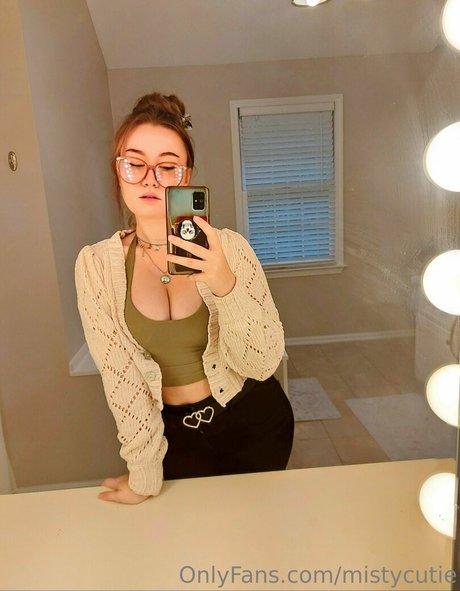 MistyCutie xxx pornstar pictures