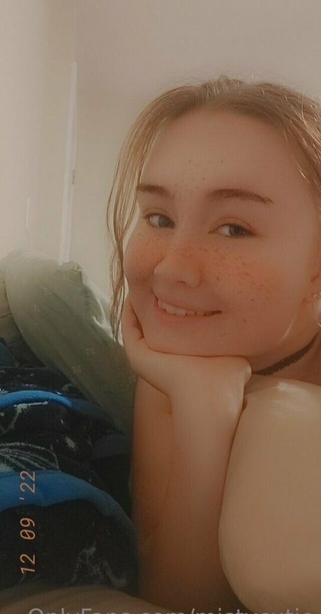 MistyCutie hot pornstar image