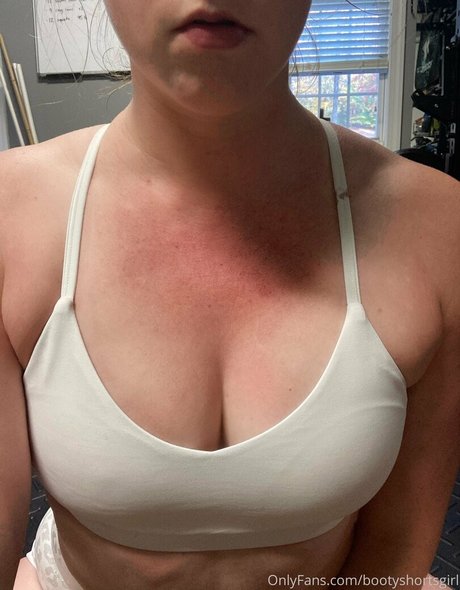 bootyshortsgirl star pretty pics