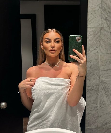 Danielle Tilly Wright naked model image