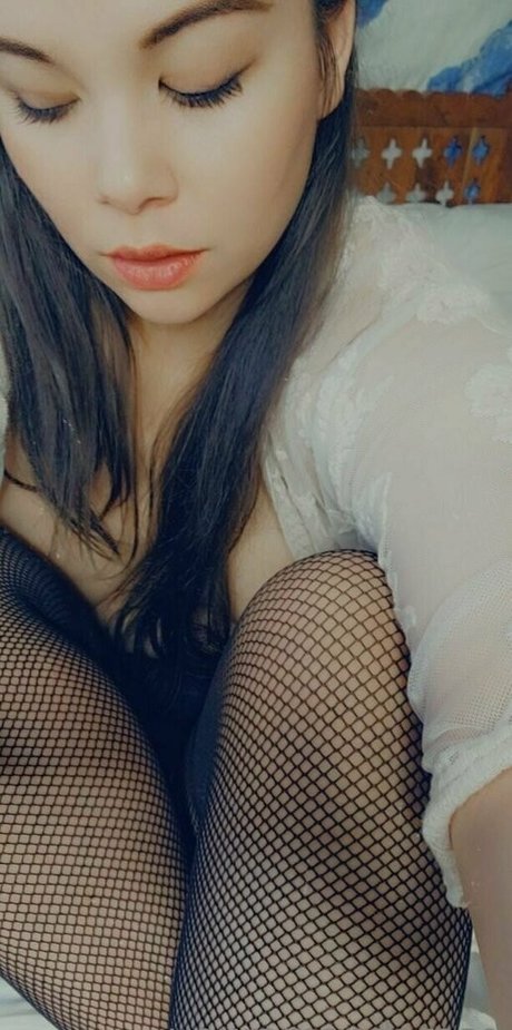 youramandarose nude model pic