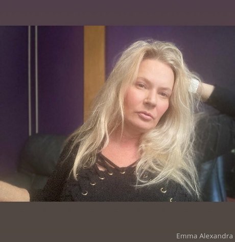 uniquilyyours nude model archive