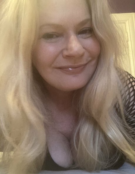 uniquilyyours exclusive model pictures