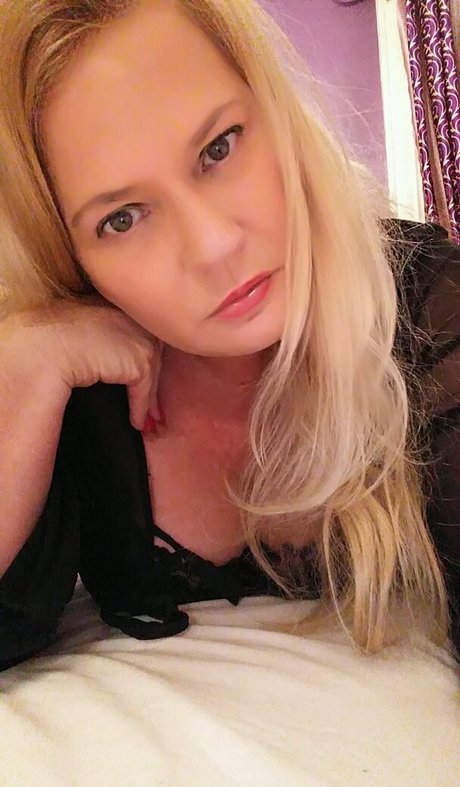 uniquilyyours art actress archive