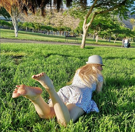 Feetvampire model galleries