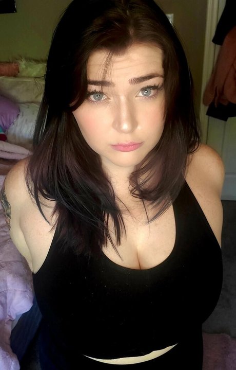 ami 4 youfree hot model pictures