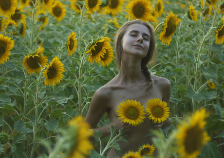 Chloe Leafs nude pornstar photos