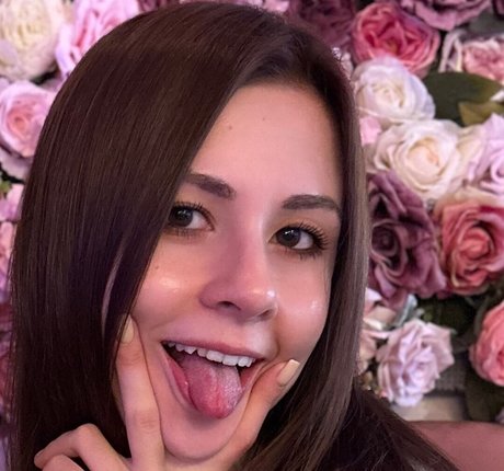 Chloe Leafs sexy pornstar pics