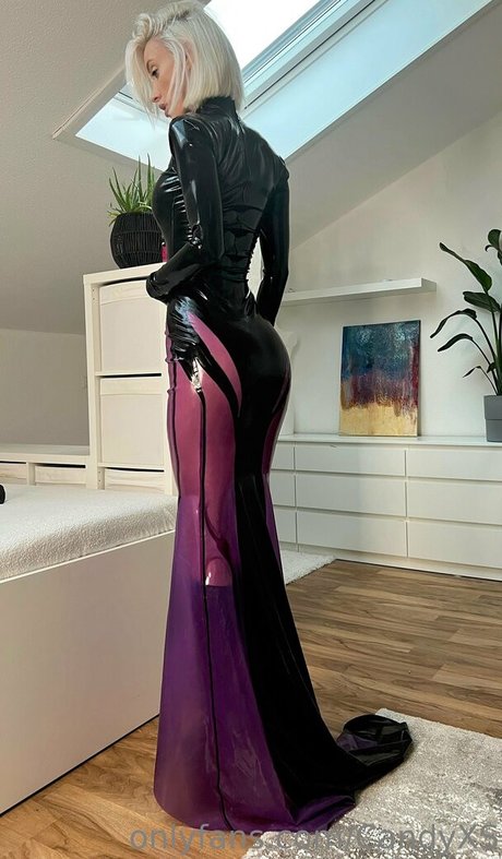 swimming pool onlyfans erotic pictures