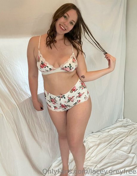 lacey greyfree Quick model image