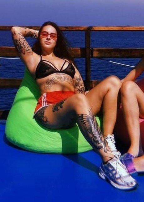 Francesca Vicari high quality model img