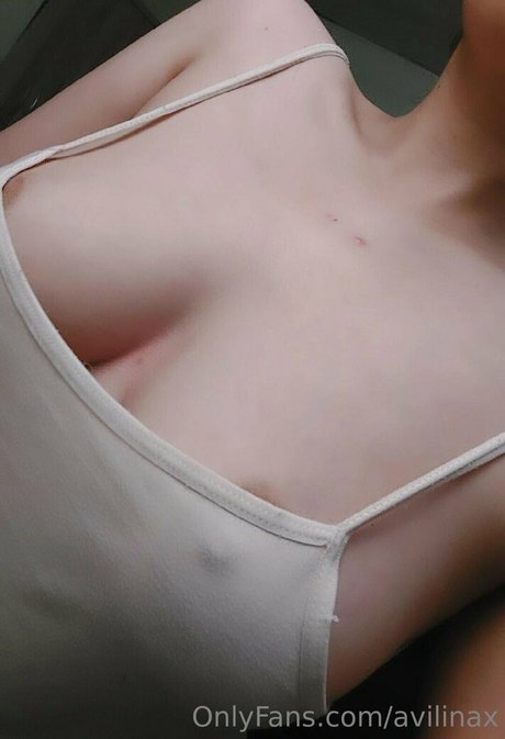 avilinax art model photos