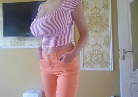 girlwithhugeboobs pretty star image