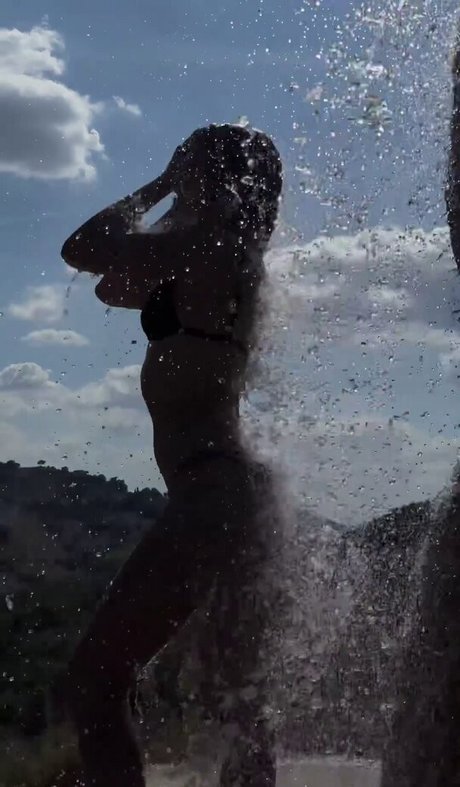 Shanti Tan sexy star images