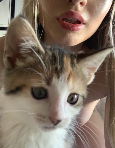 corinna free model pics