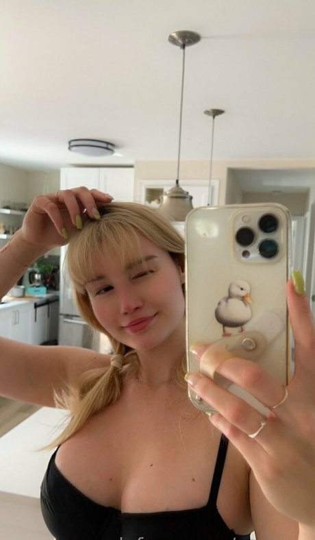 corinna naked model image