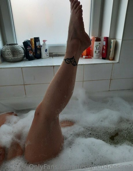 designed4desire2 model naked image