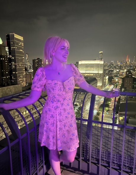 gorgeous milf onlyfans art nude archive