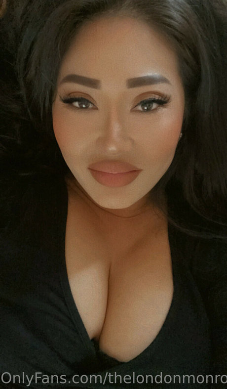 London Monroe naked star img