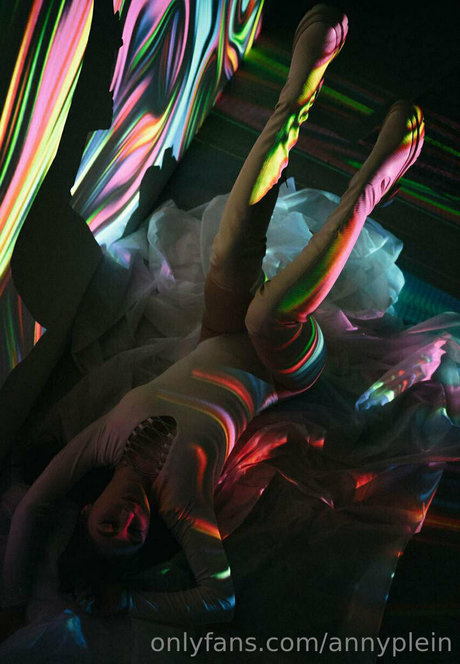 annyplein star nude photo