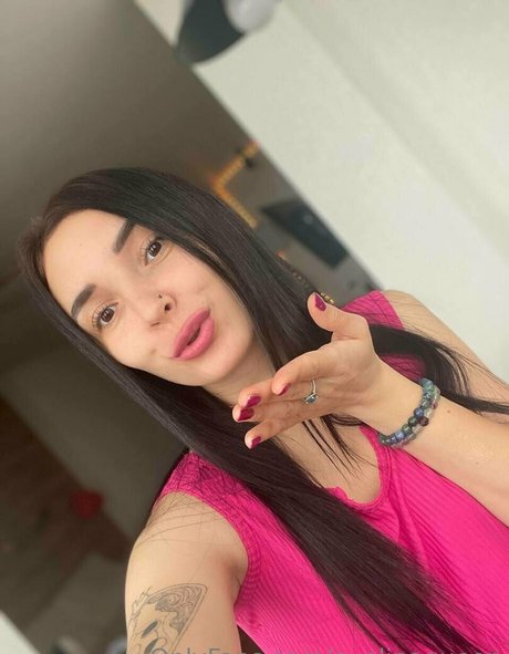 evelinaqueen pretty model image