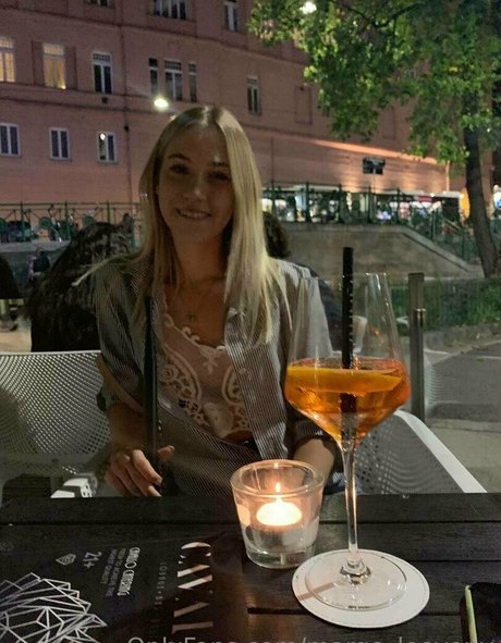 margo leevony nudes model image