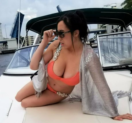 chi chi boom hot pornstar photos