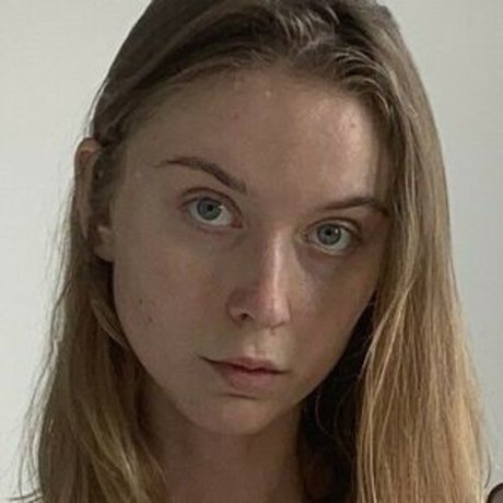 Sarah Ashley V pornographic model picture