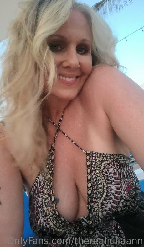 TheRealJuliaAnn model nude pictures