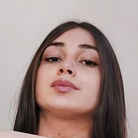 Julia Reis sexy actress pics