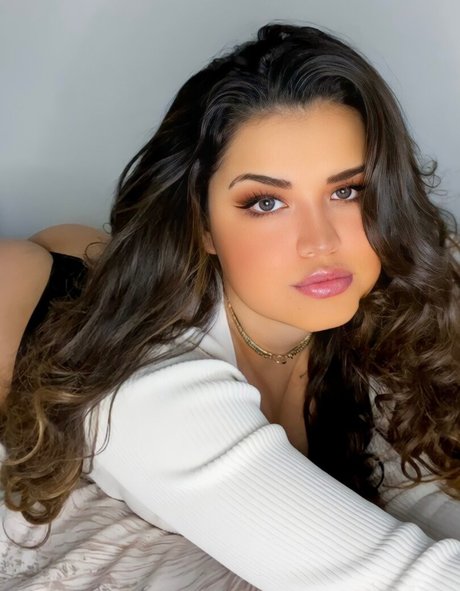 laila gomez adult model images