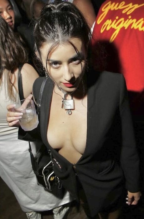 dela roo erotic star image