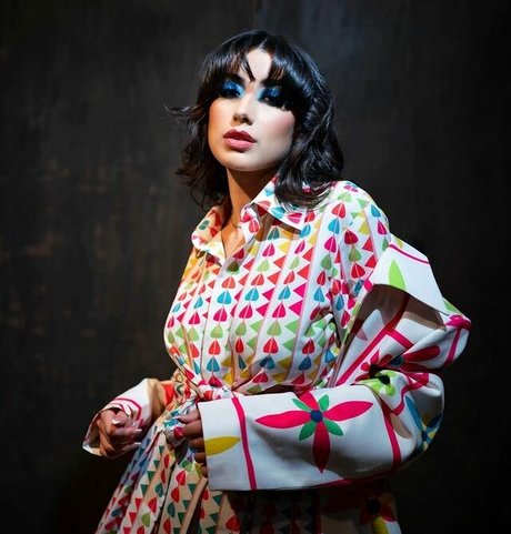 dela roo beautiful actress img