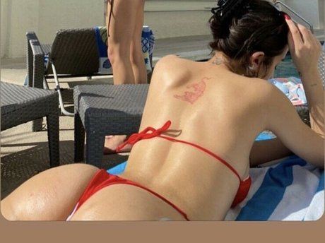 dela roo pretty actress pic