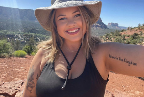 Onlyalbrooke free actress img