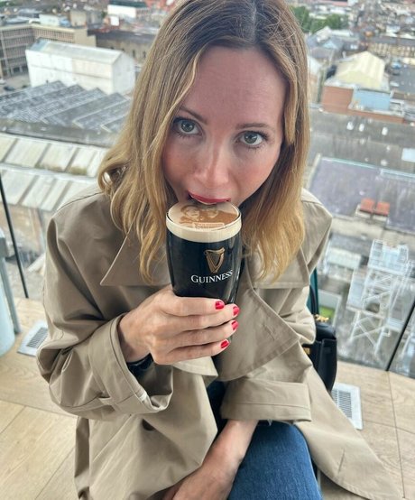 Leslie Mann sex pornstar photos