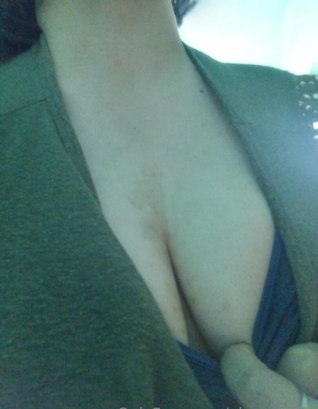 elenagr33n star naked images